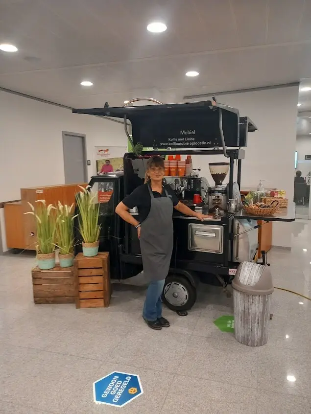 Kaldi mobiel barista met koffiekar
